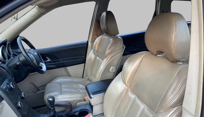2015 Mahindra XUV500 W8, Diesel, Manual, 97,243 km, Right Side Front Door Cabin