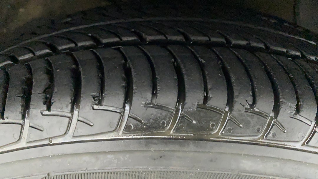 Right Front Tyre Tread