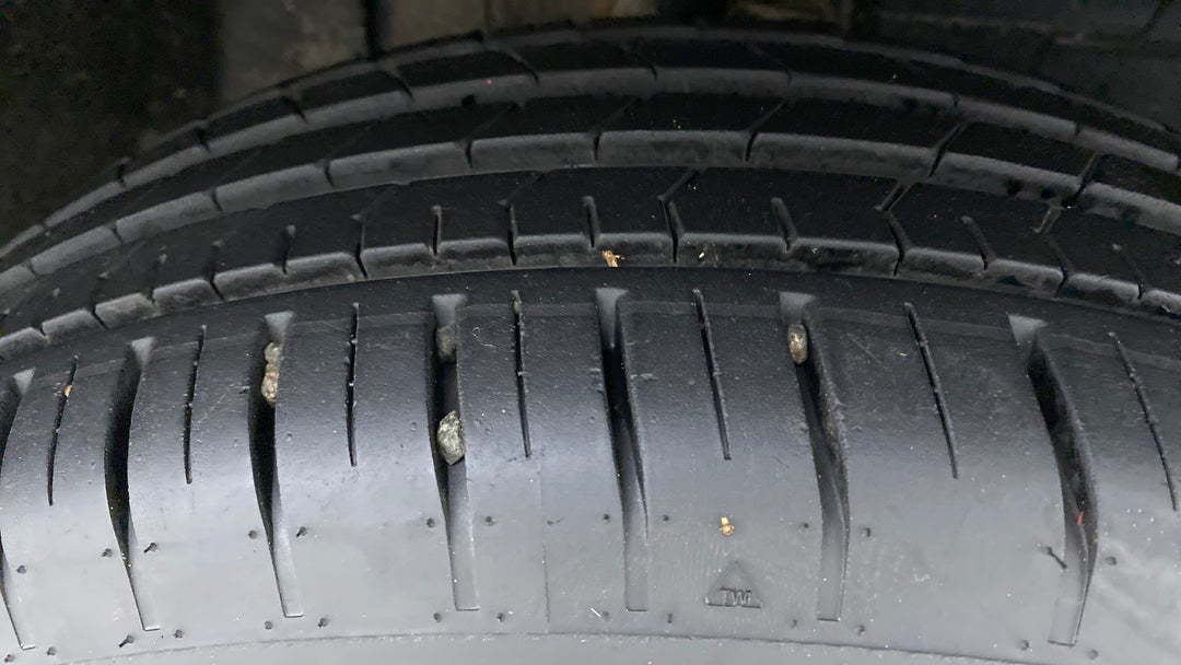 Right Front Tyre Tread