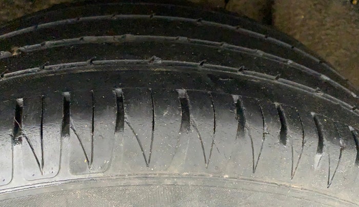 2019 Maruti Vitara Brezza ZDI PLUS DUAL TONE, Diesel, Manual, 68,208 km, Left Rear Tyre Tread