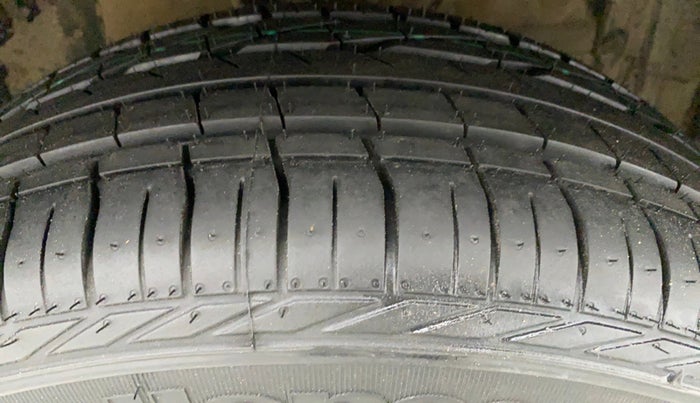 2019 Maruti Vitara Brezza ZDI PLUS DUAL TONE, Diesel, Manual, 68,208 km, Right Front Tyre Tread
