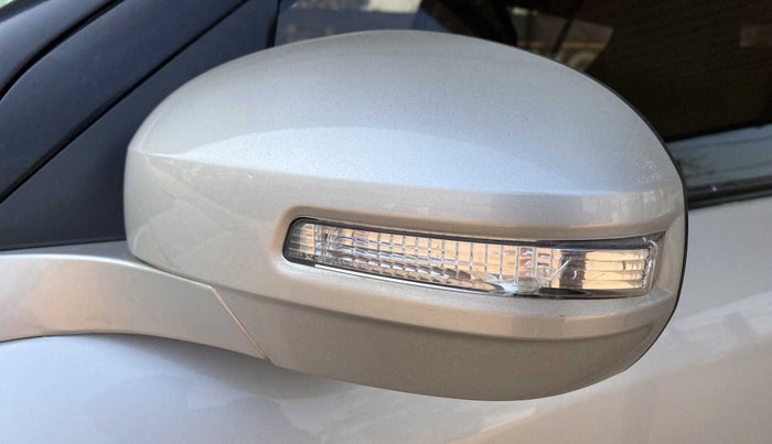 2012 Maruti Swift ZXI, Petrol, Manual, 90,510 km, Left rear-view mirror - Indicator light has minor damage