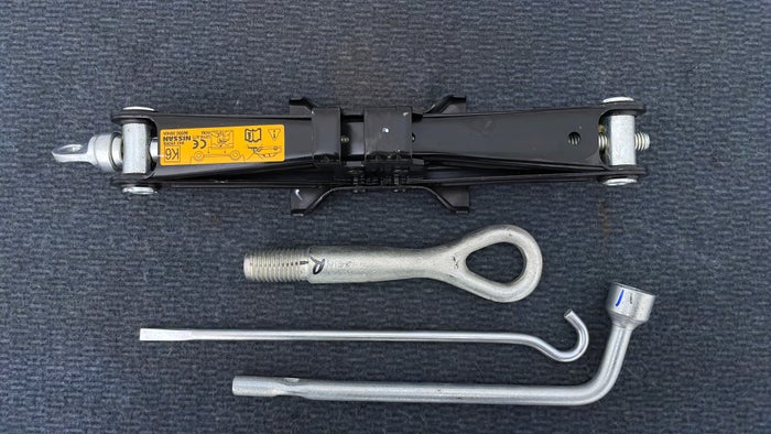 NISSAN SUNNY-Tool Kit