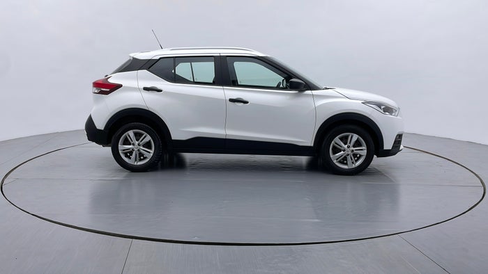 NISSAN KICKS-Right Side View