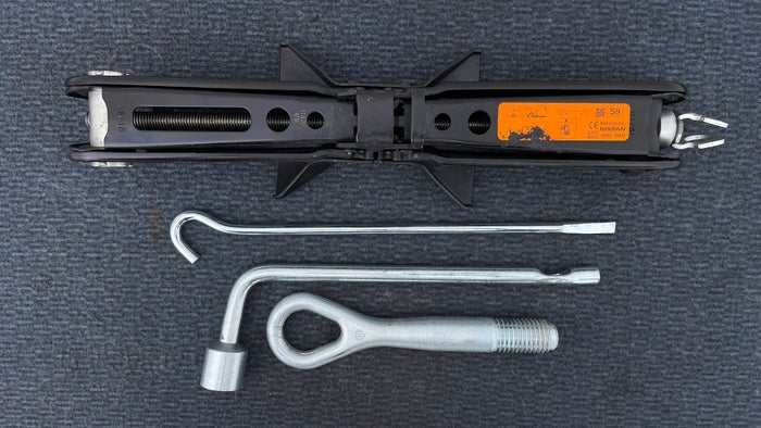 NISSAN KICKS-Tool Kit