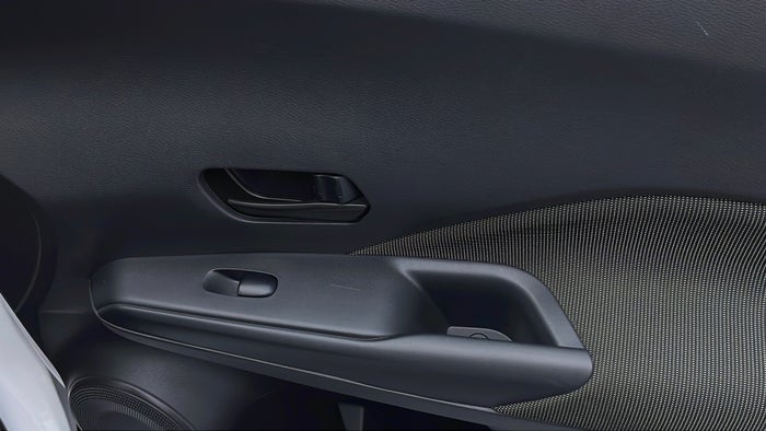 NISSAN KICKS-Door Interior RHS front Scratch