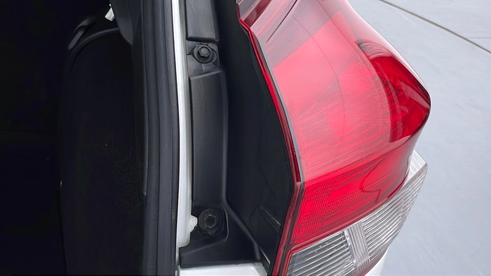 NISSAN KICKS-Tail Light RHS Cracked