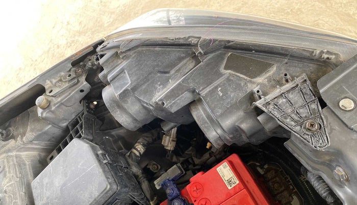 2017 Maruti Vitara Brezza VDI, Diesel, Manual, 46,052 km, Left headlight - Clamp has minor damage