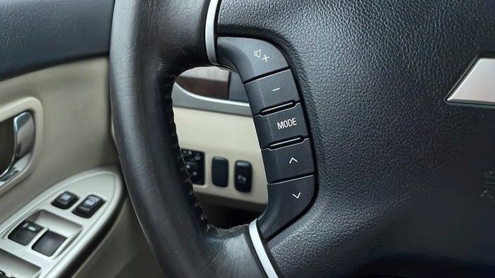 MITSUBISHI PAJERO-Drivers Control