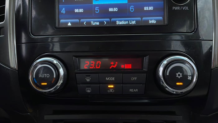 MITSUBISHI PAJERO-Automatic Climate Control