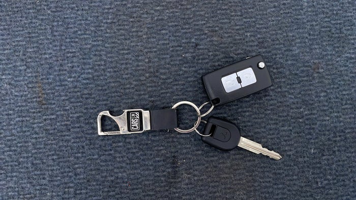 MITSUBISHI PAJERO-Key Close-up