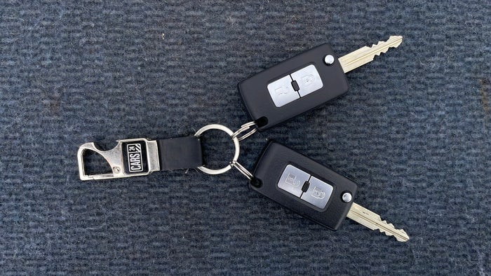 MITSUBISHI PAJERO-Key Close-up