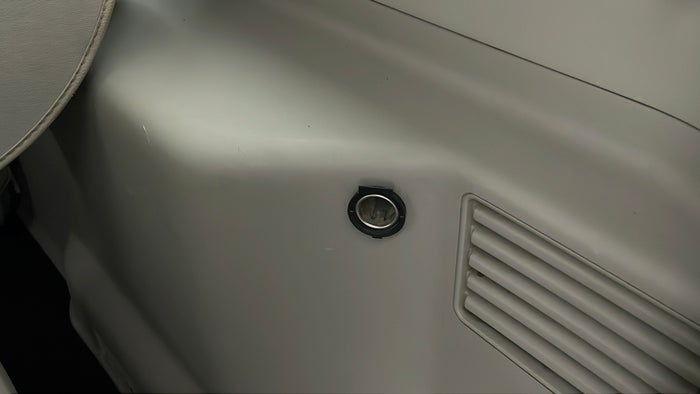 MITSUBISHI PAJERO-Dicky /Boot Door Boot interior Trim Cover Missing