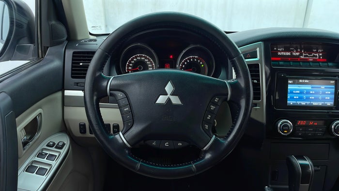 MITSUBISHI PAJERO-Steering Wheel Close-up