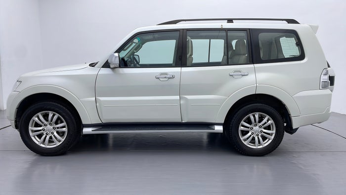MITSUBISHI PAJERO-Left Side View