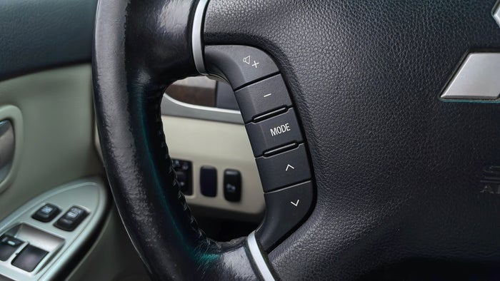 MITSUBISHI PAJERO-Drivers Control