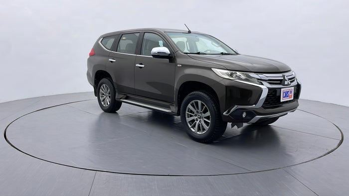2017 MITSUBISHI MONTERO SPORT-Right Front Diagonal (45- Degree) View