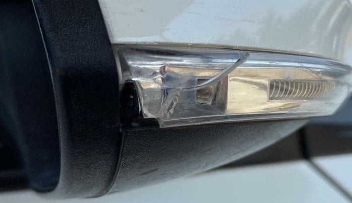 2017 Hyundai Grand i10 SPORTZ (O) AT 1.2 KAPPA VTVT, Petrol, Automatic, 62,003 km, Right rear-view mirror - Indicator light has minor damage