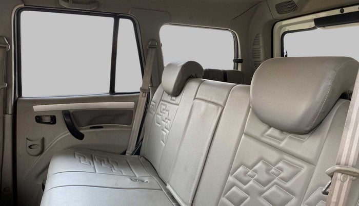 2016 Mahindra Scorpio S10, Diesel, Manual, 44,762 km, Right Side Rear Door Cabin