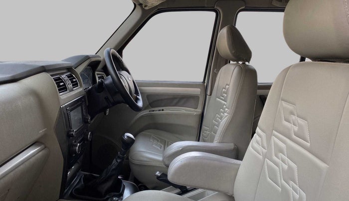 2016 Mahindra Scorpio S10, Diesel, Manual, 44,762 km, Right Side Front Door Cabin