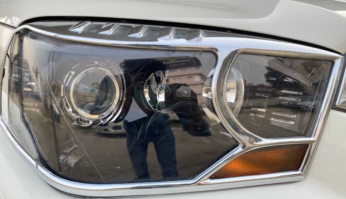 2016 Mahindra Scorpio S10, Diesel, Manual, 44,762 km, Right headlight - Minor scratches