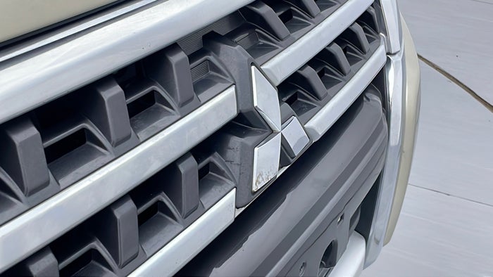 MITSUBISHI PAJERO-Grill Chrome Chip