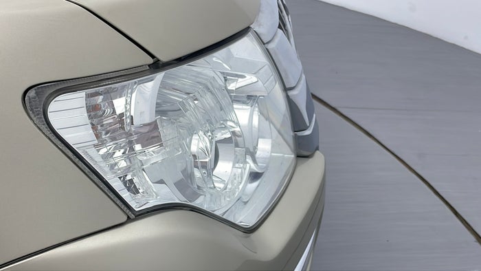 MITSUBISHI PAJERO-Head Light RHS Scratch