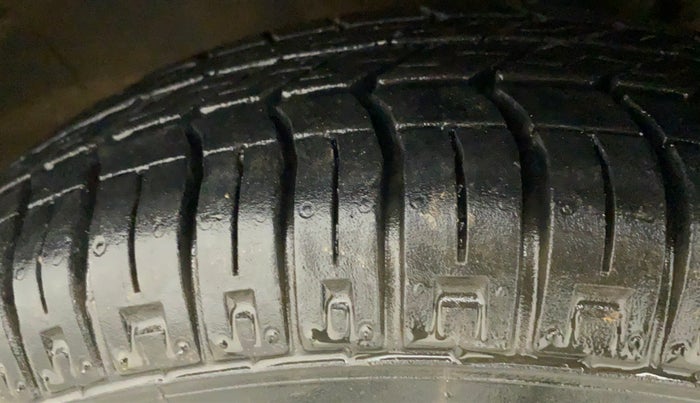 2014 Maruti Alto 800 LXI, Petrol, Manual, 35,441 km, Left Front Tyre Tread