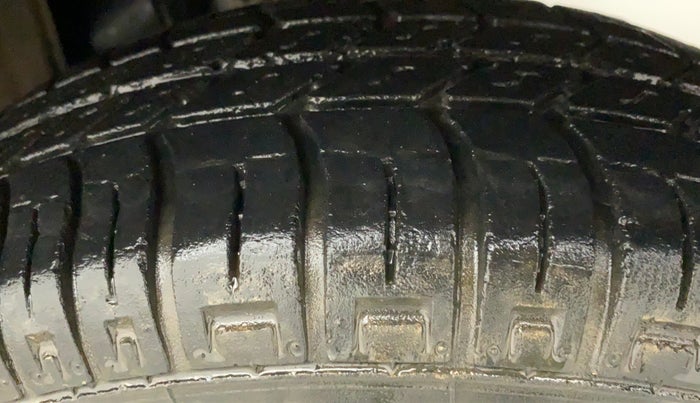 2014 Maruti Alto 800 LXI, Petrol, Manual, 35,441 km, Left Rear Tyre Tread