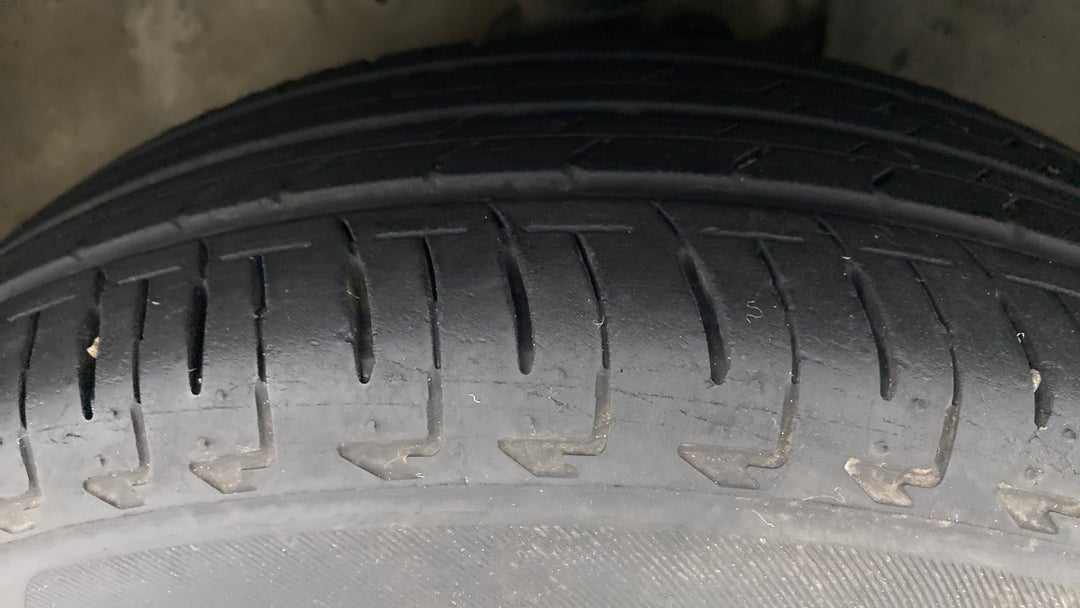 Right Front Tyre Tread