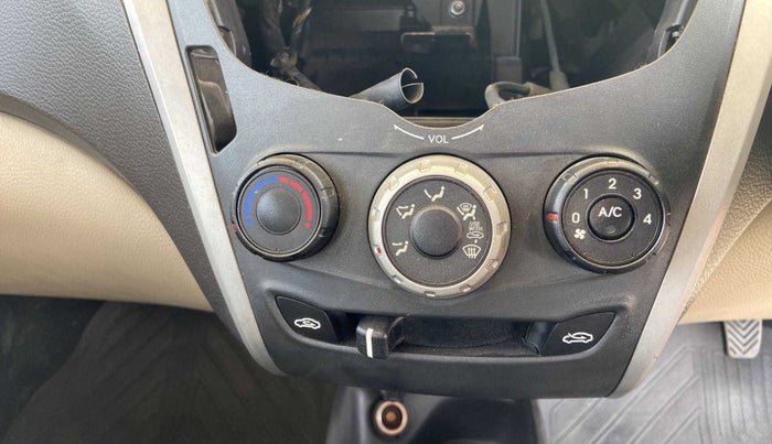 2016 Hyundai Eon MAGNA +, Petrol, Manual, 47,244 km, AC Unit - Directional switch has minor damage