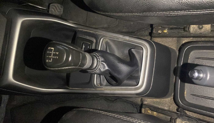 2020 Datsun Redi Go T (O), Petrol, Manual, 17,587 km, Gear lever - Hand brake lever cover torn