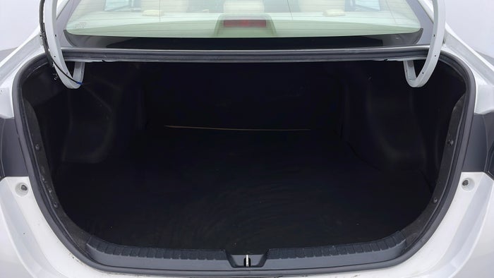 TOYOTA YARIS-Boot Inside View