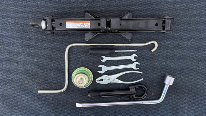 TOYOTA YARIS-Tool Kit