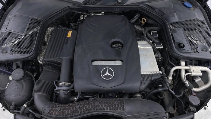 MERCEDES BENZ C 300-Engine Bonet View