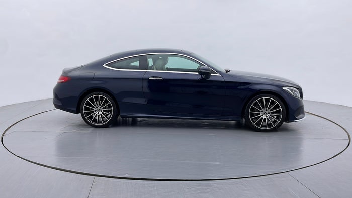 MERCEDES BENZ C 300-Right Side View