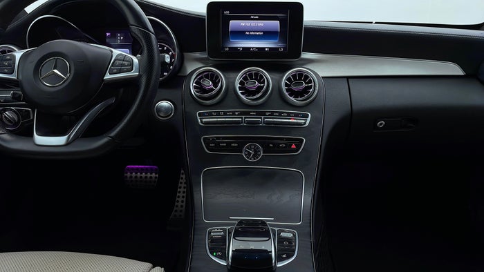 MERCEDES BENZ C 300-Center Console
