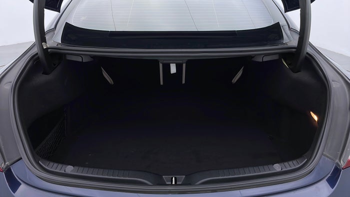 MERCEDES BENZ C 300-Boot Inside View