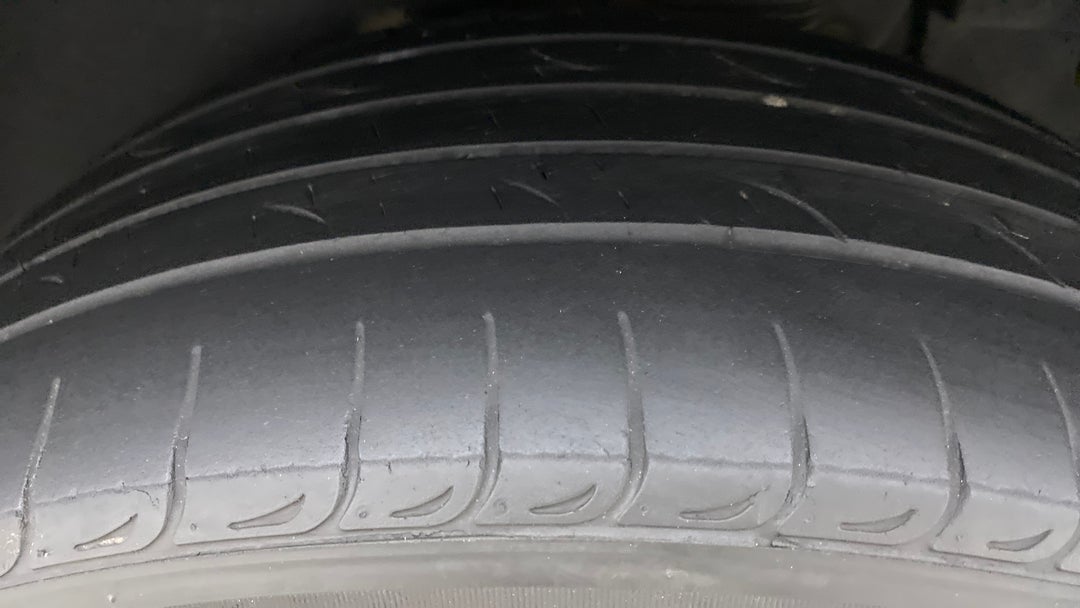 Left Rear Tyre Tread