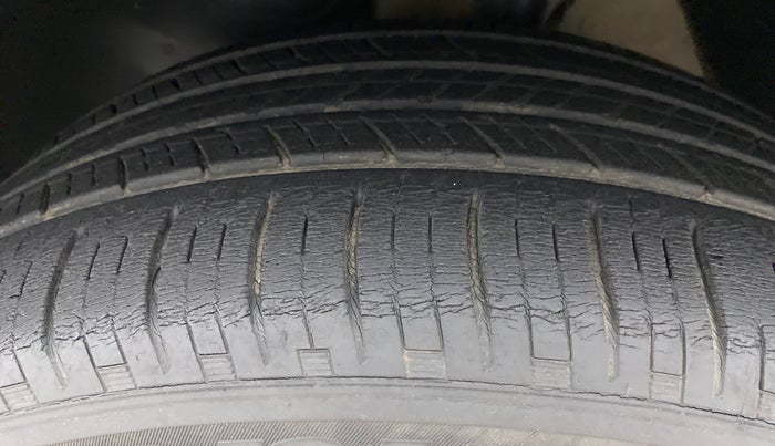 2016 Hyundai Tucson 2WD MT PETROL, Petrol, Manual, 21,632 km, Left Front Tyre Tread