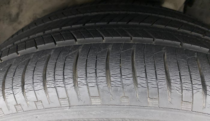 2016 Hyundai Tucson 2WD MT PETROL, Petrol, Manual, 21,632 km, Left Rear Tyre Tread