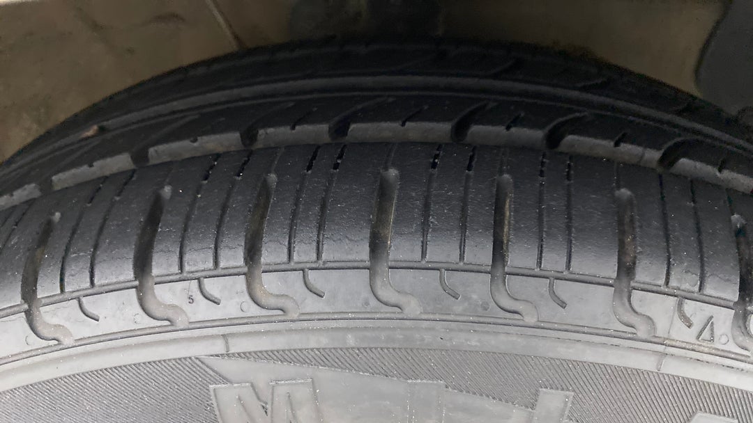 Right Front Tyre Tread