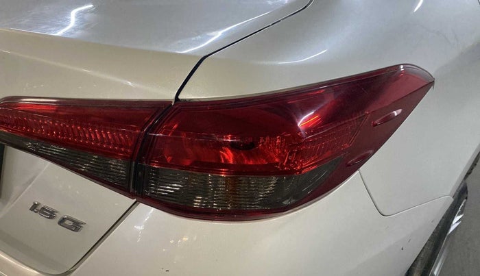 2018 Toyota YARIS G MT, Petrol, Manual, 90,619 km, Right tail light - Minor scratches