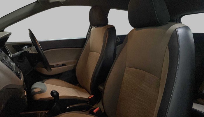 2017 Hyundai Elite i20 SPORTZ 1.2, Petrol, Manual, 37,906 km, Right Side Front Door Cabin