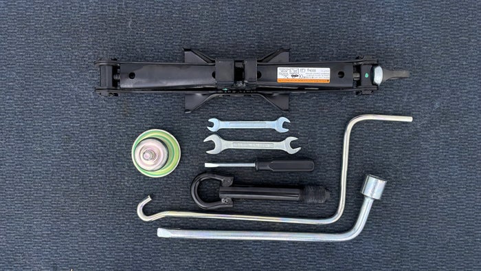 TOYOTA YARIS-Tool Kit