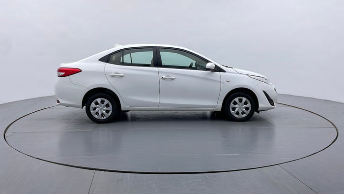 TOYOTA YARIS-Right Side View