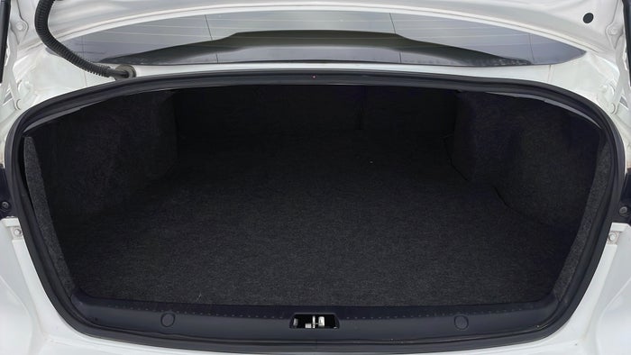 MITSUBISHI LANCER EX-Boot Inside View