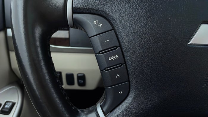 MITSUBISHI PAJERO-Drivers Control
