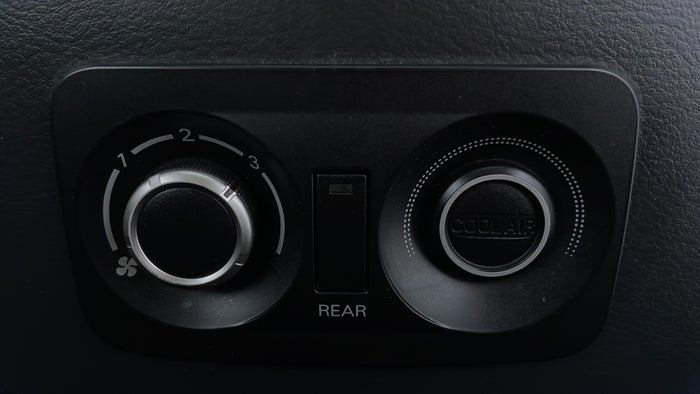 MITSUBISHI PAJERO-Rear AC Temperature Control