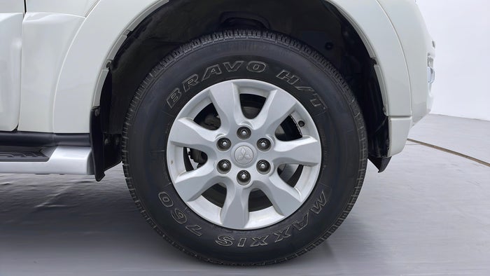 MITSUBISHI PAJERO-Right Front Tyre
